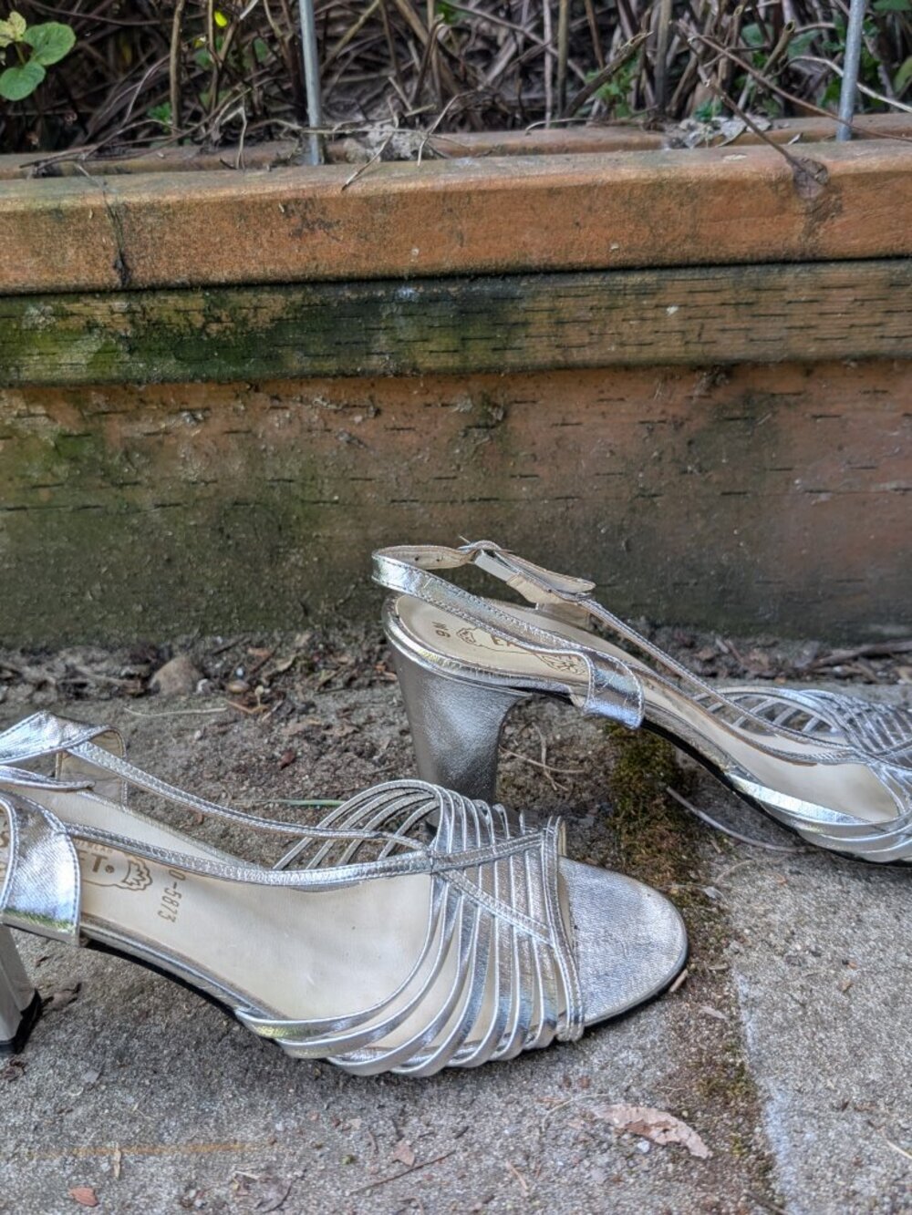 Made in Italy vintage Easy Street strappy slingback silver heels size 9 - Picture 2 of 5
